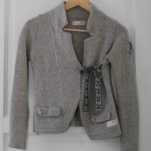  - Kofta från odd Molly i fint skick, nypris 1800kr