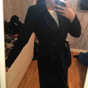 Kappa - Såå fin sparsamt använd kappa från ONLY! Nypris:899kr