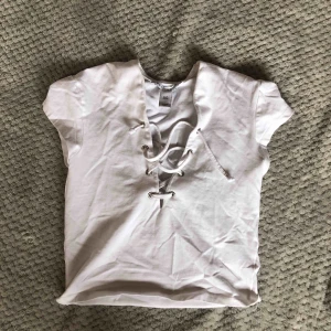  - Två trendiga tröjor från Nelly. Använda inte längre då det inte är min stil. En för 100 eller båda för 180<3