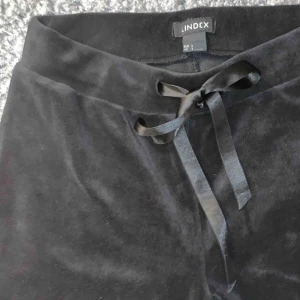  - Säljer dessa populära bootcut mjukisbyxor ifrån Lindex, i världens skönaste material,🦋 skapligt använda och passar även XS! Frakt tillkommer 