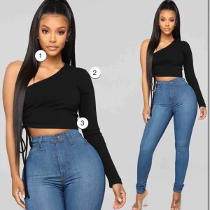  - Classic skinny jeans (mid waist) från Fashion Nova. Storlek 1 sitter som XS/S men är väldigt stretchiga. Oanvända, nypris är 480+tull+frakt kr. Skriv för mer information frakt ligger på 60 kr, priset går att diskutera😊😊