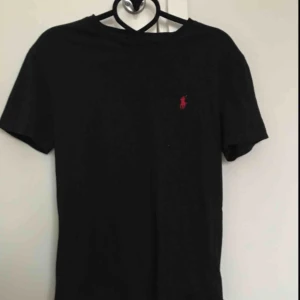  - T-shirt från Ralph Lauren i fint skick. Köparen står för frakten⭐️