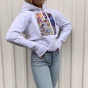  - Säljer nu min cool-elephant tröja pga platsbrist. Fint skick! Möts upp i Sthlm eller fraktar mot betalning =) skriv för fler bilder.