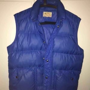  - Riktig Vintage väst. Frakt tillkommer 