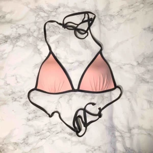  - 💖💖 Triangel bikini från H&M. Den är i fint skick :) Köparen står för frakten <3