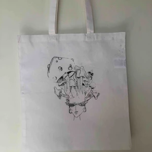  - Denna är en av alla mina handgjorda tryck på tygväskor, kolla på min sida- finns mycket mer. Alla unika och handgjorda. Möts upp i Stockholm, annars tillkommer frakt 📦 