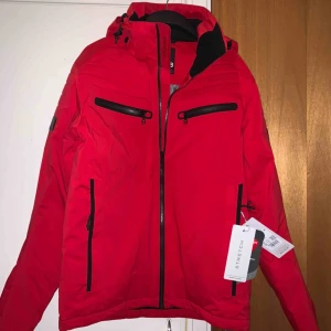  - Jacka 8848 Altitude Dam strl M, helt NY! Färg röd. Ny pris 3699