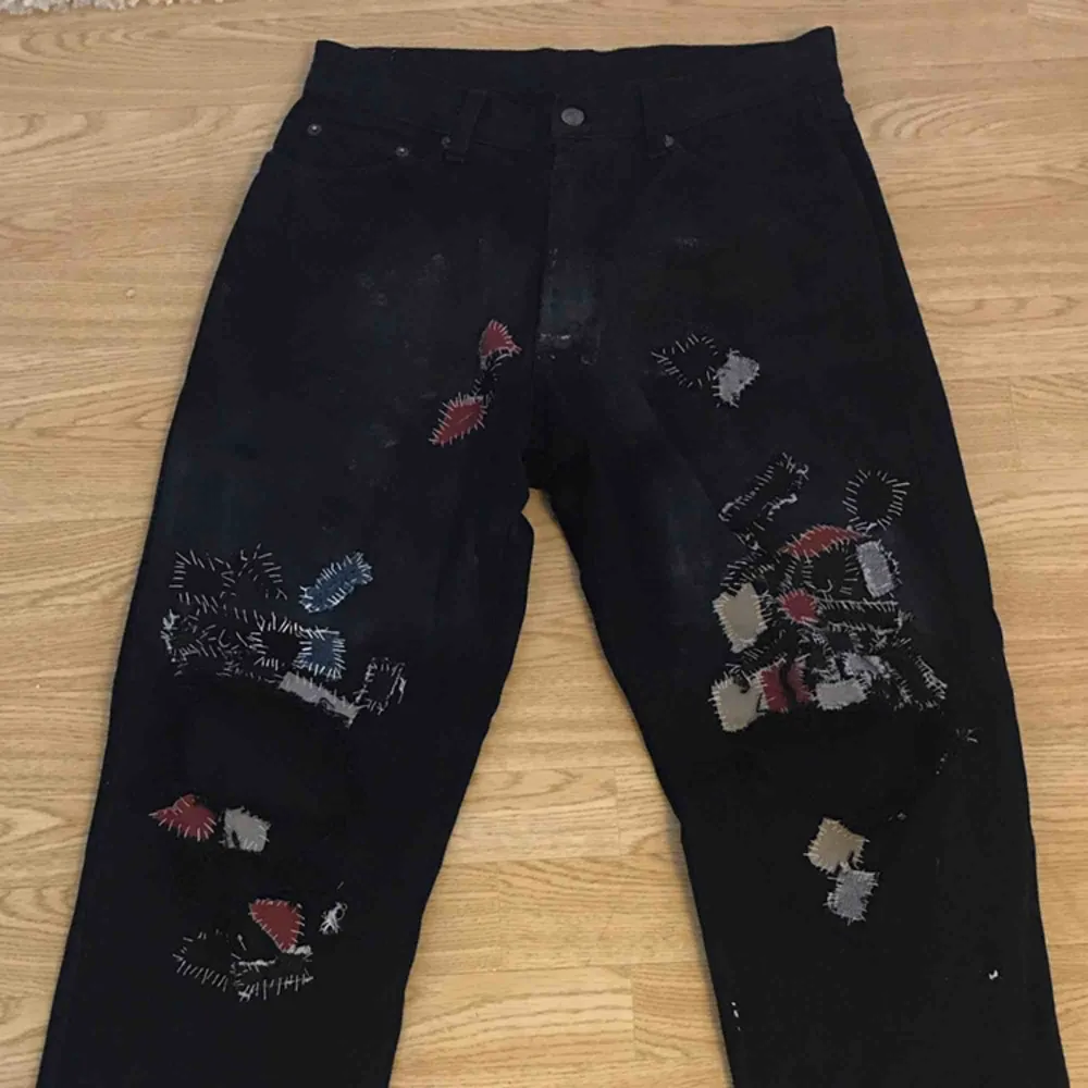 custom patchwork punk type jeans storlek 32/30. Jeans & Byxor.