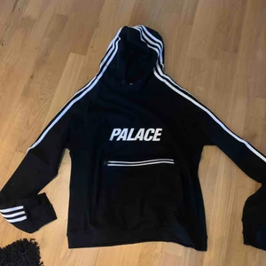  - Fin tröja med reflex runt dragkedjan