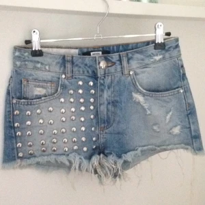  - Supersnygga jeansshorts från BikBok