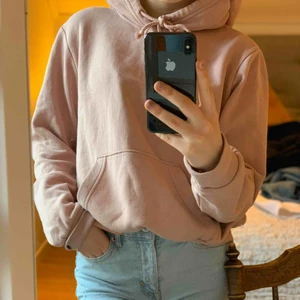 luvtröja - Bebisrosa hoodie från h&m som sitter såå bra!  140kr INKLUSIVE frakt, skriv vid intresse! 