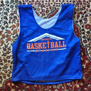  - Coolt å skönt croppat basketlinne. Köpt på beyond retro, använt av mig en gång och i perfekt skick. Frakt tillkommer och bud mottages!