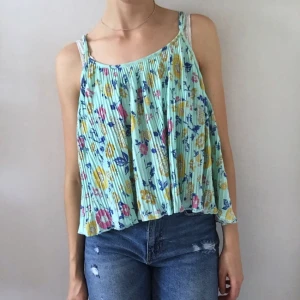  - Blommigt veckat linne köpt i USA. 