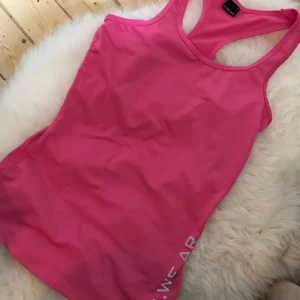  - Träningslinne. Hämtas i Gbg eller skickas med post mot frakt :)