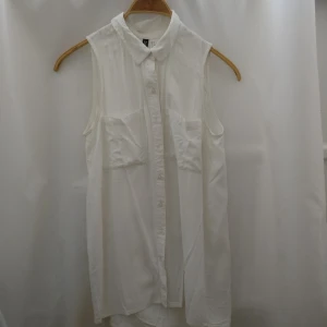  - Vit kortärmad blus ifrån H&M ✨