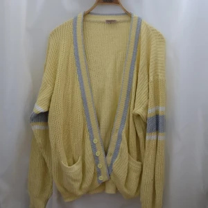  - Vintage kofta från H&M för cirka aslängesedan ✨ Står Medium, skulle själv säga large 