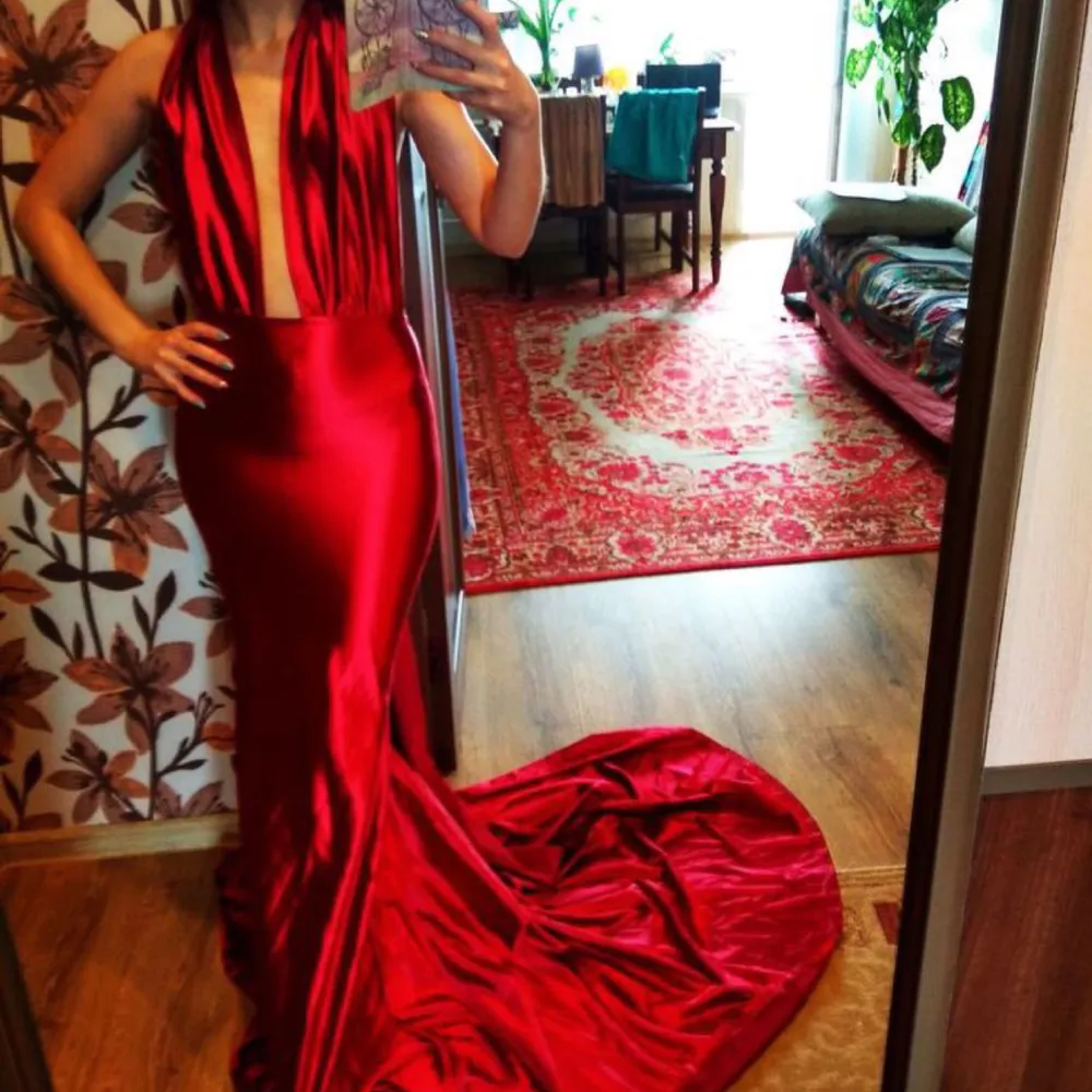 Red long dress . Klänningar.