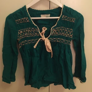  - Grön odd molly blus från mathilde i Stockholm