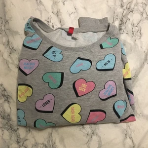  - En fin oversized sweater från h&m. Materialet är tunt.