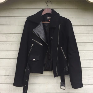  - Snygg jacka! Köparen betalar frakt 👗