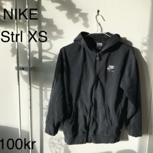  - Nike zipper hoodie 
