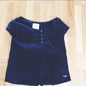  - Jätte fin tröja med spets på! Sitter super snyggt! 