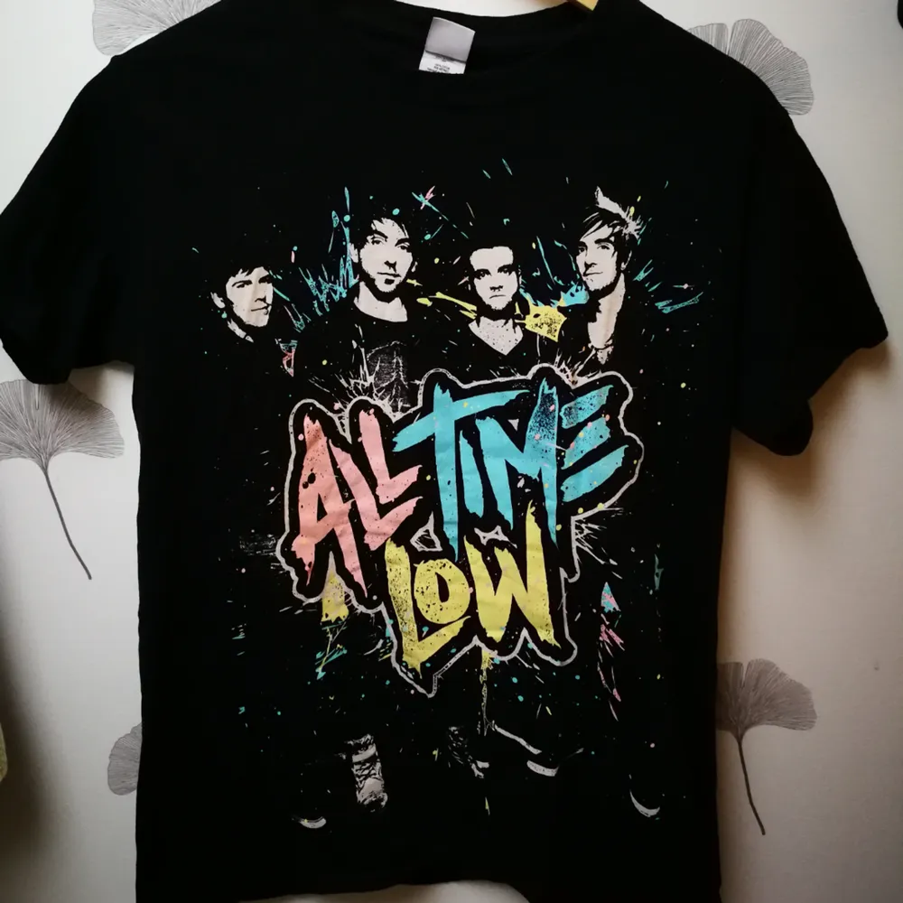 All Time Low tröja, träffa mig eller så skickar jag den, frakt beror på vad det kostar.. T-shirts.