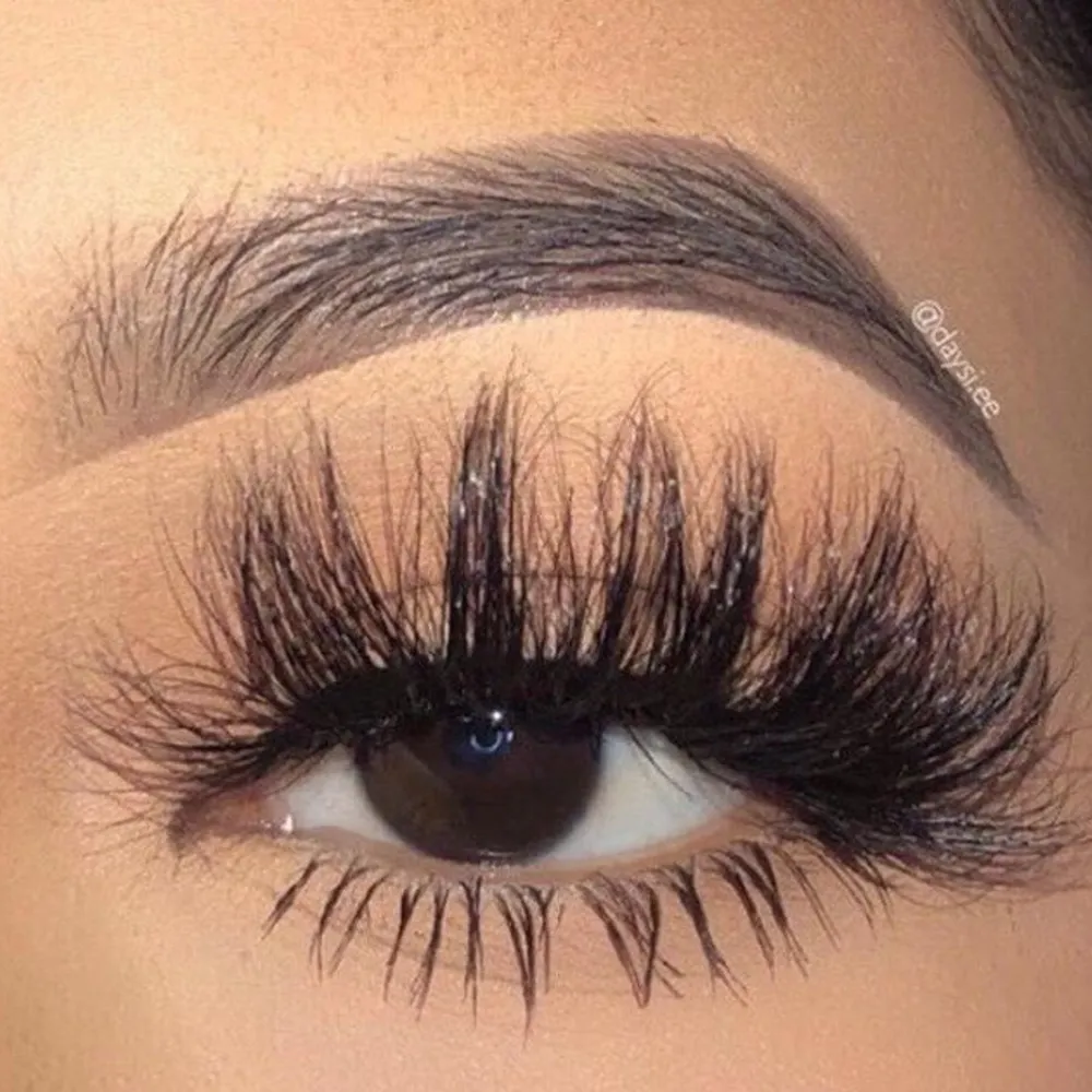 Cruelty free, bra kvalite, fluffiga, 3D effekt, lätta att applicera på 💕 Man kan använda fransarna mellan 20-30 ggn. Vid god skötsel. Följ gärna min frans sida på instagram @Lashbarofficial. Asusteet.