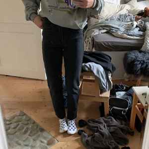 Only byxor i storlek 36 - Säljer dessa only jeans från Vero Moda!! Bra skick i storlek 36:) köparen står för frakten 