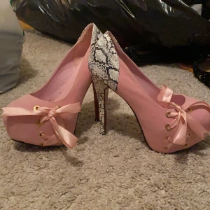 Skor - Aldrig använda då jag haft dom till inredning