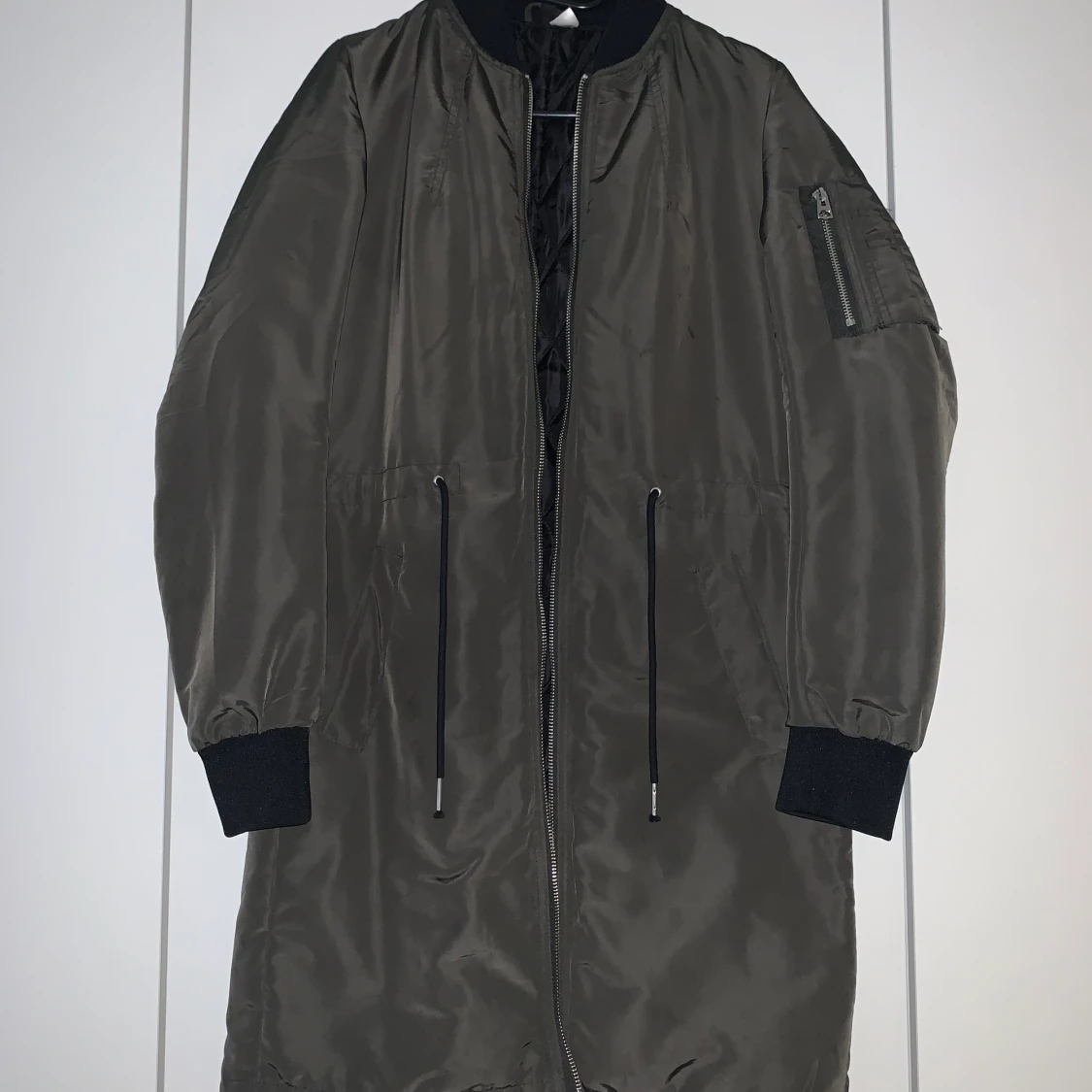 Ny lång bomber jacka