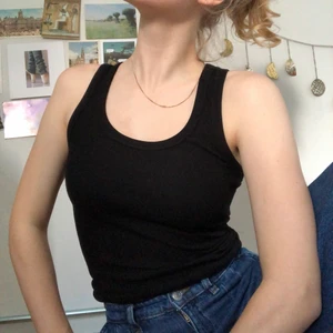 brottarlinne  - svart, ribbat brottarlinne från hm. kan mötas upp i växjö eller så står köparen för frakten.😇