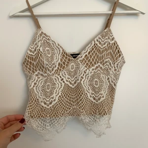 Topp - Topp i strl S. Pris kan diskuteras vid köp av andra varor/vid snabb affär! Köpare står för frakt