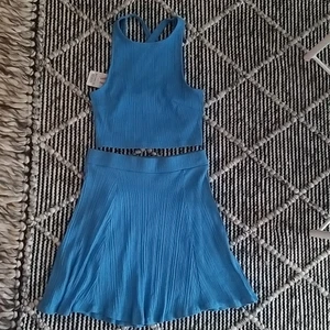 Kjol & topp - Topp oanvänd. Kjol använd 1-2 gånger. Storlek S. 