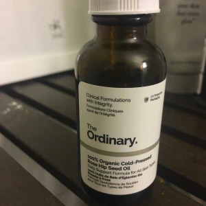 Organic cold-pressed rosehip seed oil  - Använd ner till övre etiketten, 40 + frakt 😊