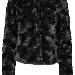 Pälsjacka superfint skick - Kanppt använd då jag bara inte haft nån användning för den 