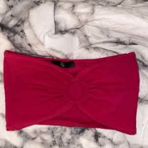 bikini style top - extrem rosa magtröja, super fin och i perfekt condition men har aldrig använt den. pm för mer info💞