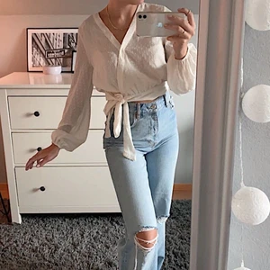 Söt vit blus - Vit blus i strl xs. Köpare står för frakten 🤍🤍