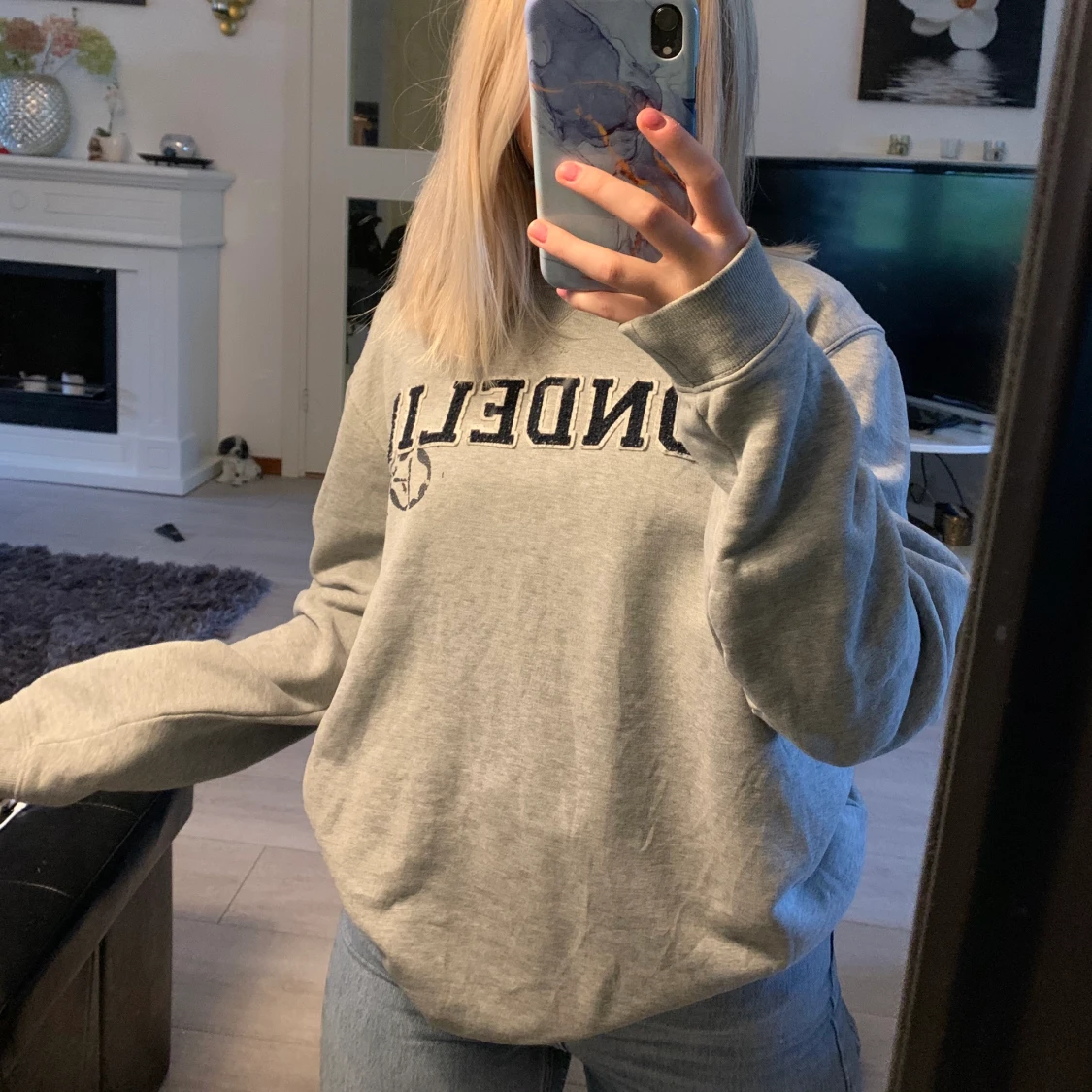 Sweatshirt