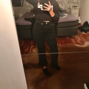 Jeans - Svarta raka jeans från lager 157 i storlek xxs och modell kick, byxorna är aldrig använda då jag tycker dom är för korta.   Nypris:300, mitt pris 75