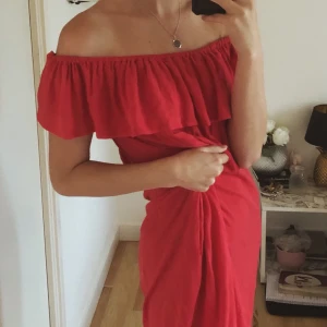 Klänning - Oanvänd klänning från hampton republic i storlek S men funkar till M