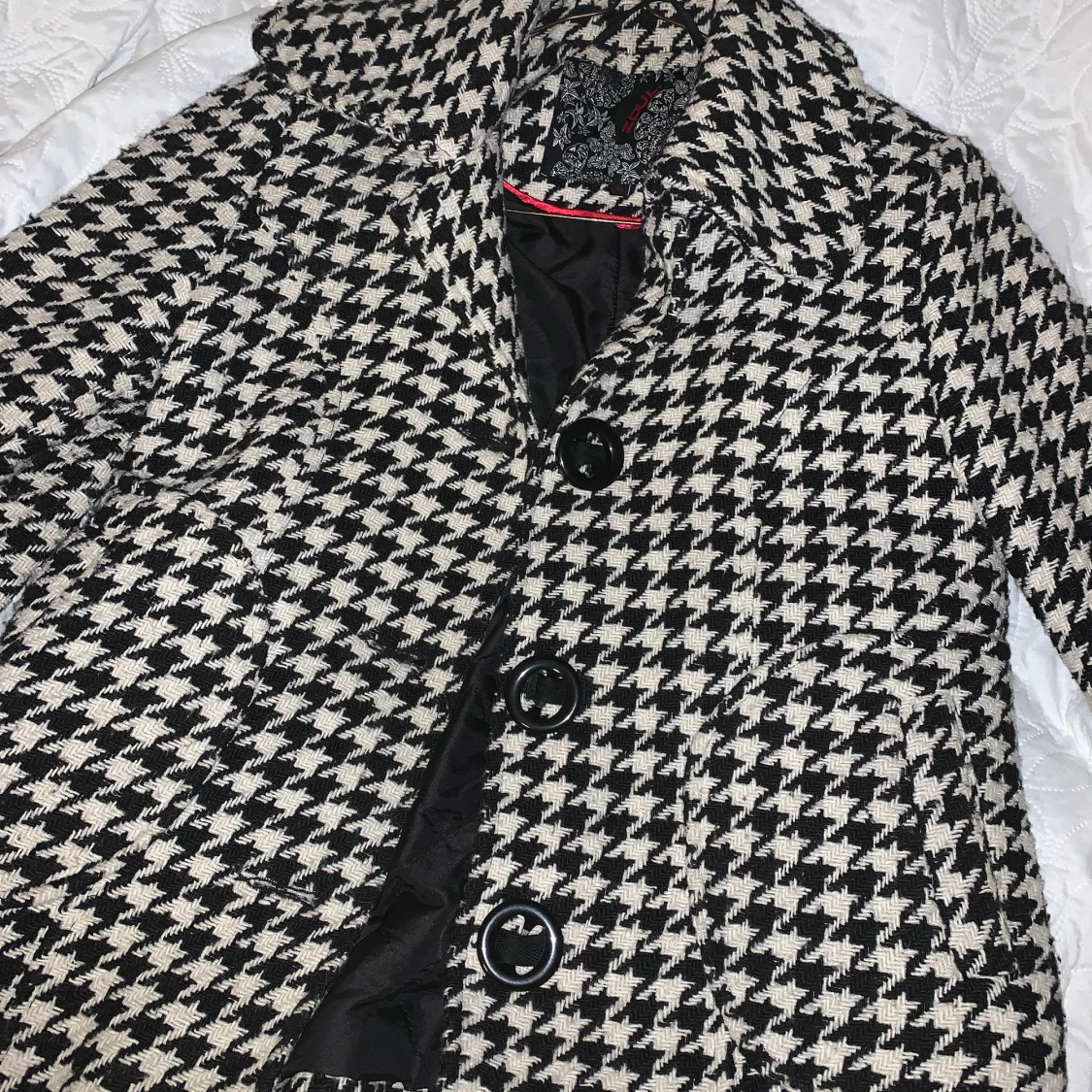 Svart och vit kappa - 90