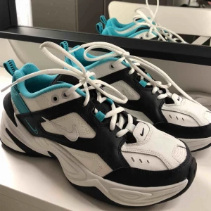  - Nike mk2 tekno. Skorna är aldrig använda och är alltså i nyskick. Inköpta för 1000kr för några månader sedan. Säljer då jag inte använder dem tyvärr.