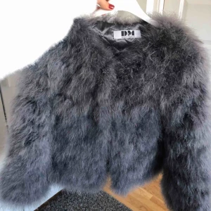  - Super fin pälsjacka från Dennis Maglic Storlek: XS-S Nypris: 1399kr Använd endast 2 gånger! Fuskpäls Köparen står för frakten