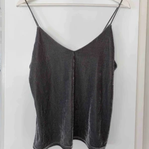  - Oanvänt sammetslinne med glittertouch från BikBok 🌸