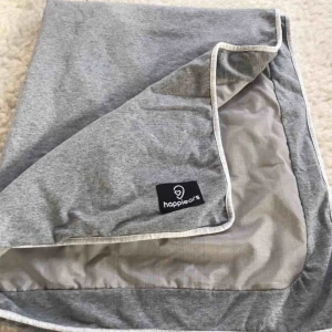  - filt med unik funktion som gör det möjligt att surfa smart genom att den reflekterar bort mikrovågsstrålningen från våra trådlösa nätverk från kroppen. Produktinfo www.happiears.com. Den är köpt nov 2019 och tvättad 1 gång. Nypris 879 kr 