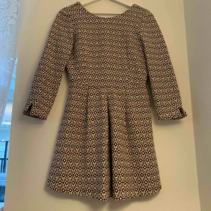  - A Mango dress in an almost new condition in size S. Super cute back with an open v-line.