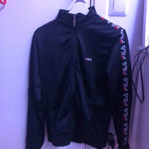  - Ordinarie pris 700kr säljer för 300kr. Storlek S använd ett fåtal gånger. Frakt ingår i priset. 