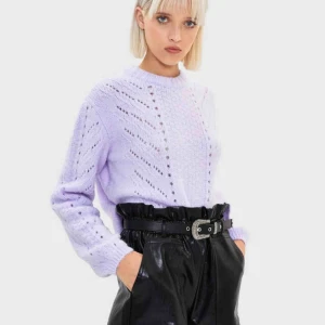  - Säljer min ljuslila, söta tröja från Bershka💫💫 Säljer den då den kommer vara finare på någon annan. 💕Använd 1 gång, i ett rök och pälsfritt hem💕 Hör av dig om du har någon fundering<3