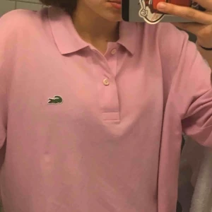  - En feeeett snygg oversize långärmad piké från Lacoste (gamal vintage köpt på humana för 200kr) kommer ej till användning men är riktigt fin på. Köpare står för frakt!!! 